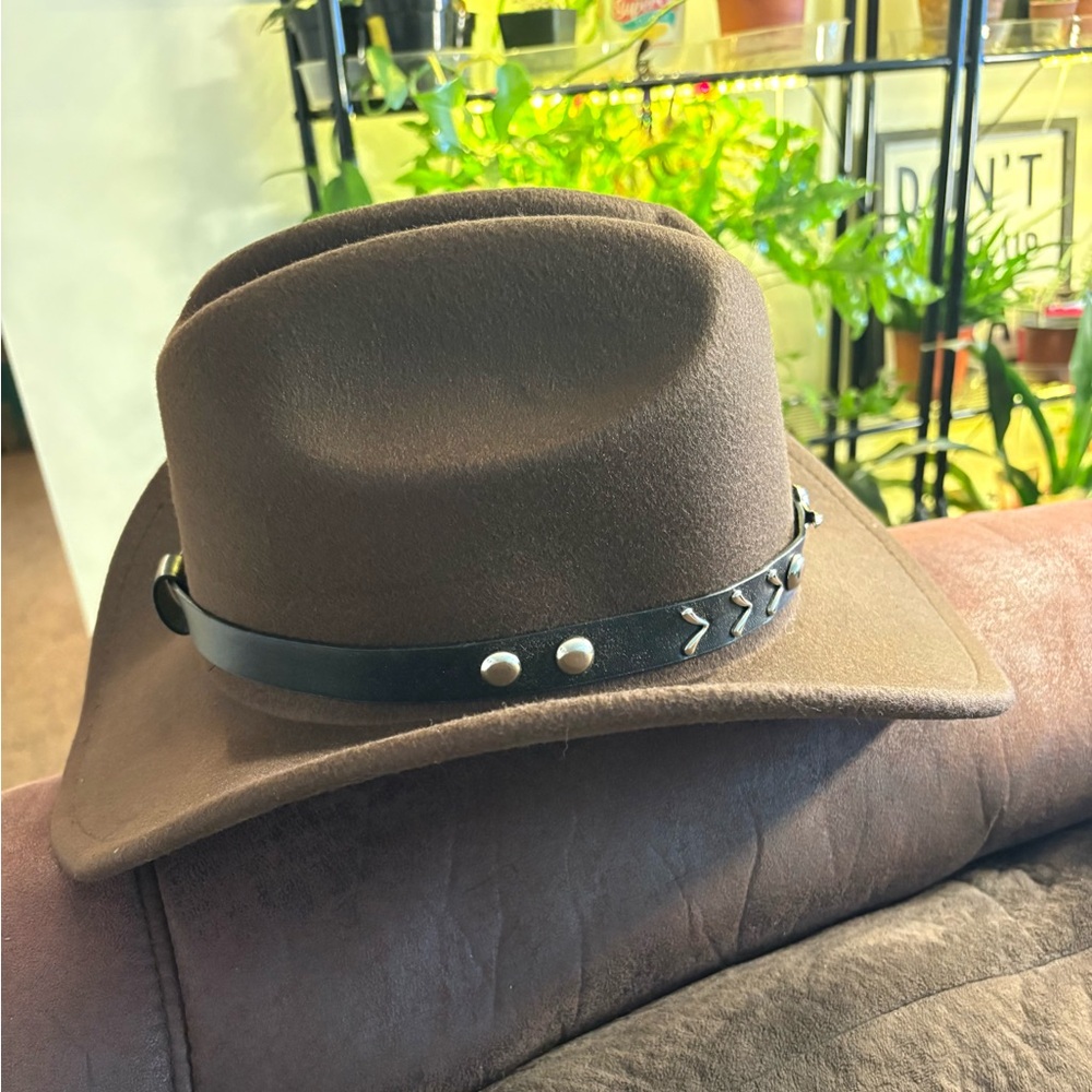 🆕Dark Chocolate Brown Cowboy Hat with Long Horn Skull Band. NWT. - Picture 3 of 8